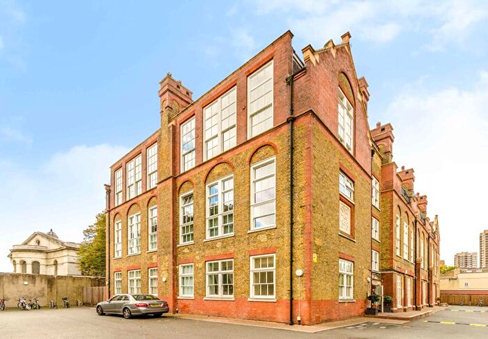2 Bedroom Flat For Sale In Mulberry Court, Wapping, London, E1