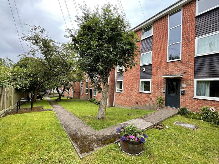2 Bedroom Flat To Rent In Welton Court, Welton Grove, Leeds, West Yorkshire, LS6