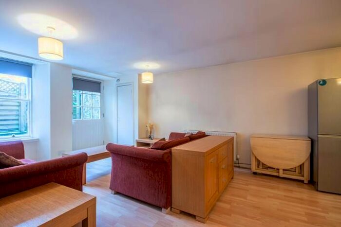 2 Bedroom Flat To Rent In Smiths Place, Edinburgh, EH6