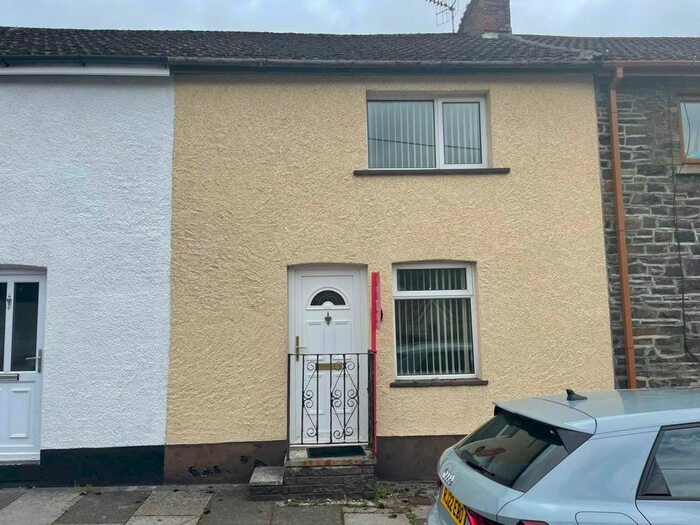 2 Bedroom Property To Rent In Lyons Place, Resolven, Neath, SA11