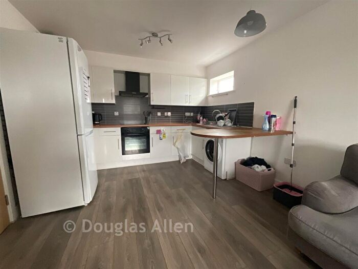 2 Bedroom Flat For Sale In Saffron Drive, Wickford, Essex, SS11