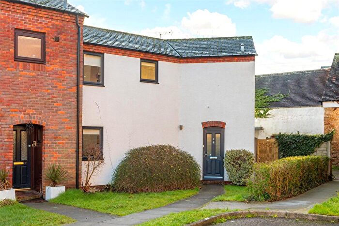 3 Bedroom End Of Terrace House For Sale In Castle Court, Buckingham, Buckinghamshire, MK18