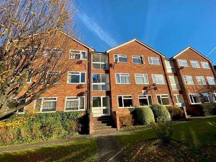 2 Bedroom Apartment To Rent In Craufurd Rise, Maidenhead, SL6