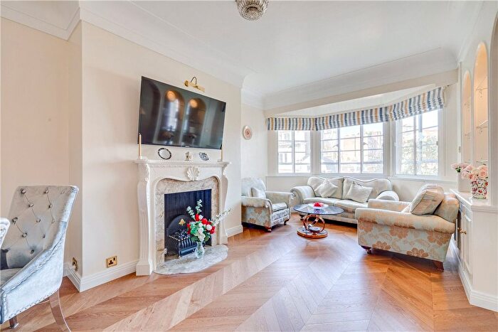 3 Bedroom Flat For Sale In Hyde Park Place, London, W2