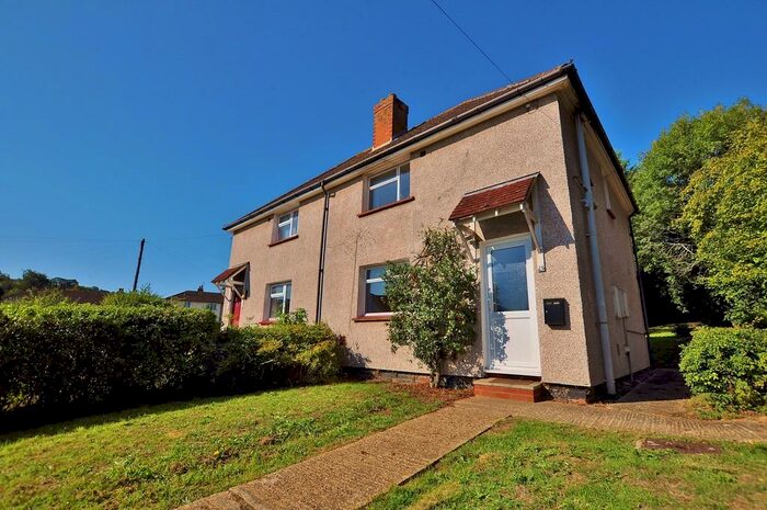 4 Bedroom Semi-Detached House To Rent In The Oval, GU2