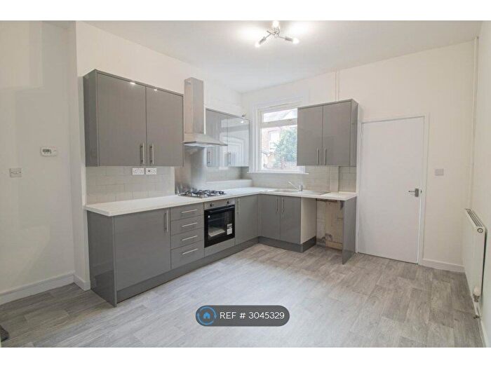 2 Bedroom Terraced House To Rent In Westwood Road, Nottingham, NG2