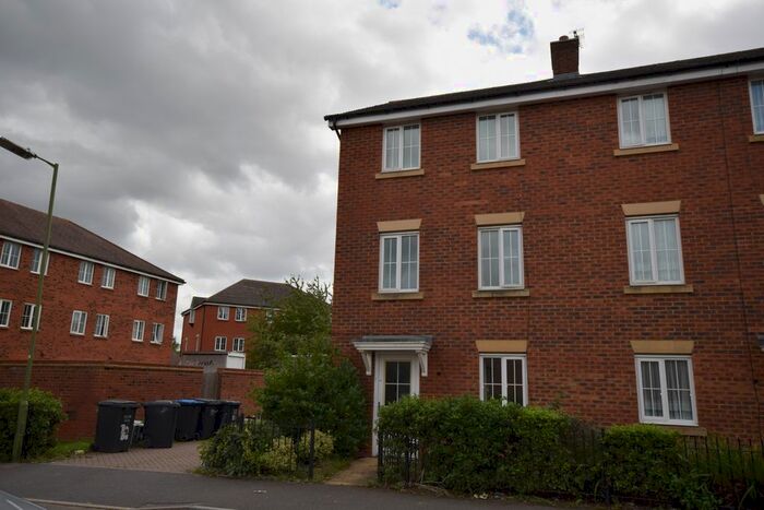 5 Bedroom Terraced House To Rent In Dragon Road, Hatfield, AL10