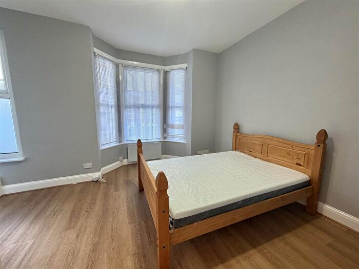 Studio To Rent In Sydney Road, Turnpike Lane London, N8
