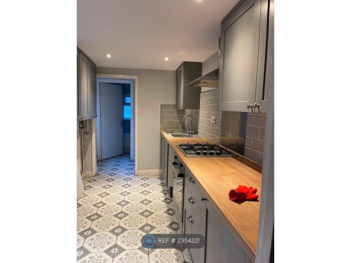 4 Bedroom Flat To Rent In Wrotham Road, Gravesend, DA11