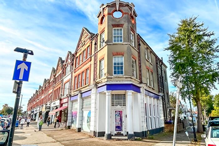 2 Bedroom Flat For Sale In Elm Grove, Thorpe Bay, SS1