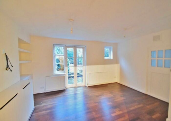 3 Bedroom Cottage To Rent In Creswick Walk, Temple Fortune, NW11