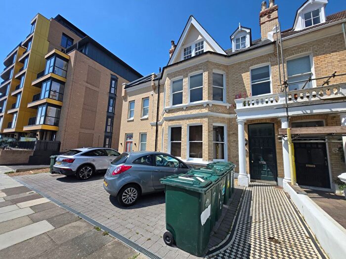 1 Bedroom Flat To Rent In Sackville Gardens, Hove, BN3