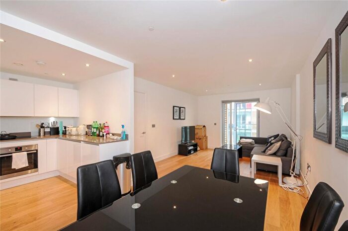 3 Bedroom Apartment To Rent In Love Lane, Woolwich, London, SE18
