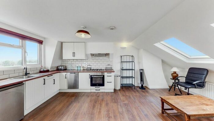 2 Bedroom Flat To Rent In Waldo Road, London, NW10