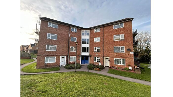 2 Bedroom Maisonette For Sale In Hunters Hill, Burghfield Common, Reading, Berkshire, RG7