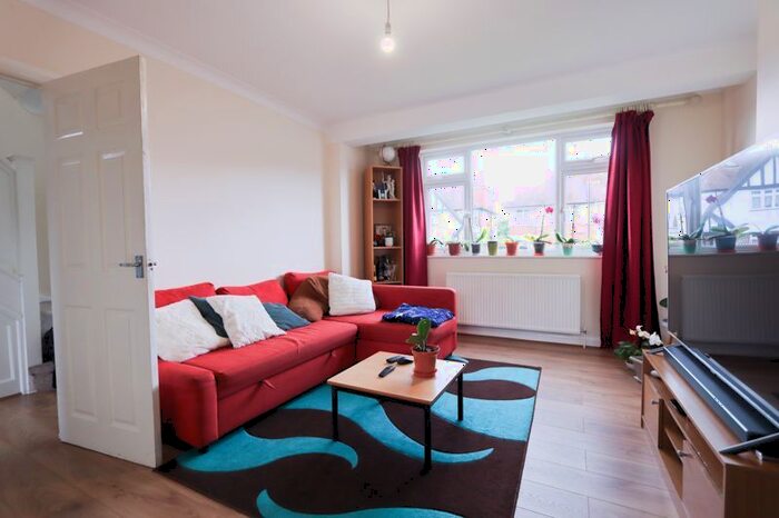 3 Bedroom Semi-Detached House To Rent In Chinnor Crescent, Greenford, UB6