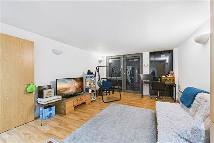 1 Bedroom Flat To Rent In The Hicking Building, Queens Road, NG2