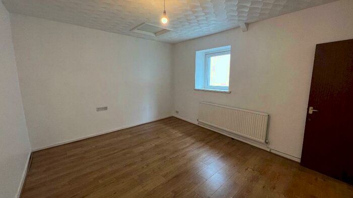 3 Bedroom Flat To Rent In Cardiff Street, Aberdare, Aberdare, United Kingdom &#;(&#;+), CF44