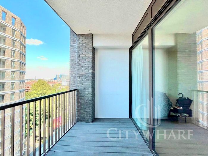 3 Bedroom Flat For Sale In Emery Way, London, E1W