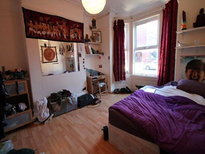 6 Bedroom House To Rent In Brudenell Grove, Leeds, LS6