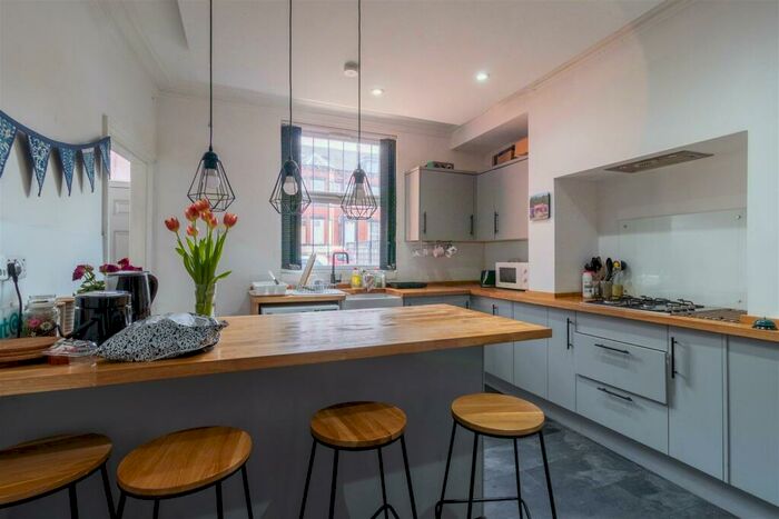 4 Bedroom House To Rent In Royal Park Avenue, Hyde Park, Leeds, LS6