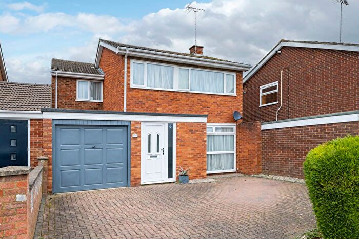 4 Bedroom Link Detached House For Sale In Baccara Grove, Bletchley, Milton Keynes, MK2