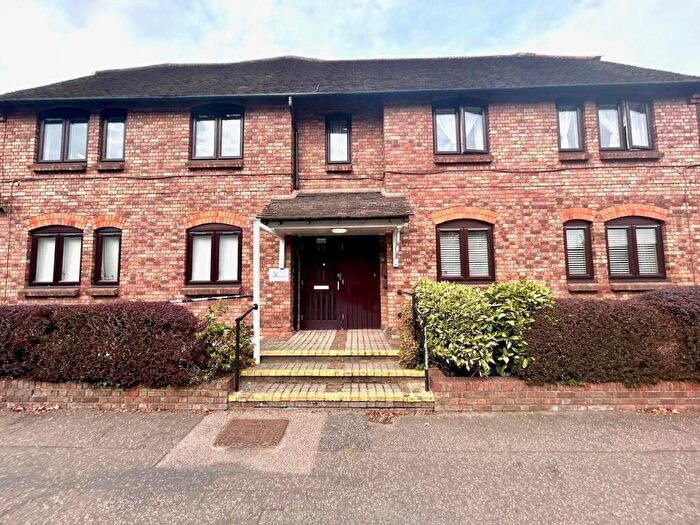 2 Bedroom Apartment For Sale In Quaker Lane, Waltham Abbey, EN9