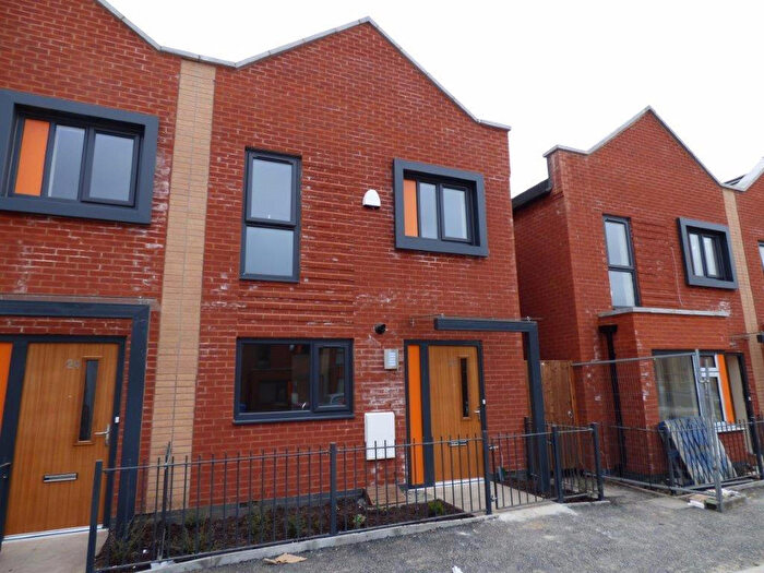 3 Bedroom End Of Terrace House To Rent In Florin Lane, Salford, M6