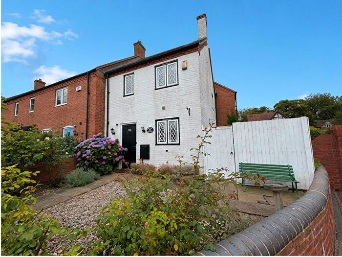2 Bedroom Cottage To Rent In The Old Stoneyard, Lichfield, WS13