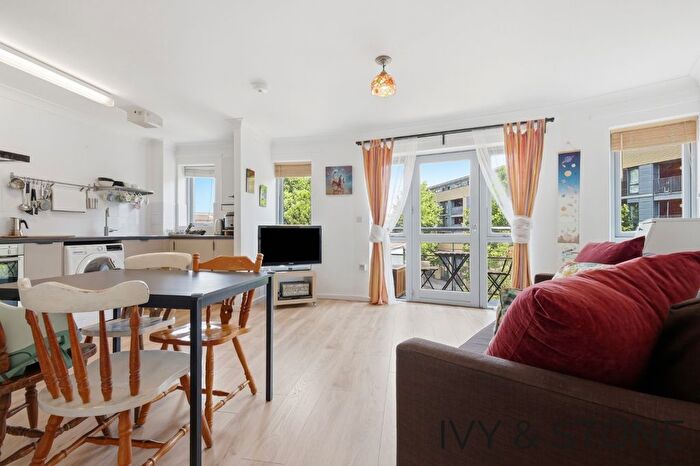 2 Bedroom Flat For Sale In Chrisp Street, London, Greater London, E14