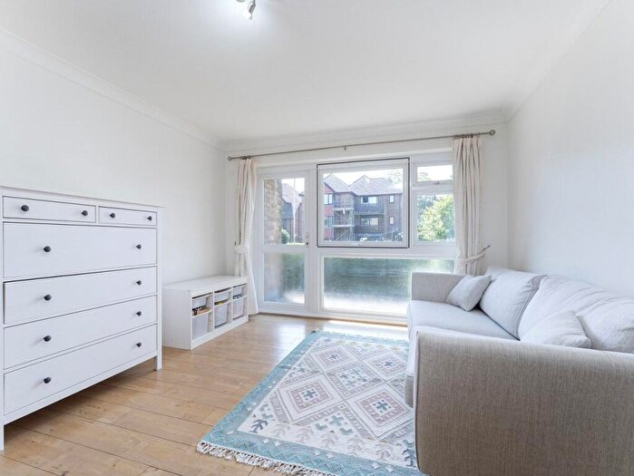 1 Bedroom Apartment For Sale In Cheam Road, Sutton, SM1