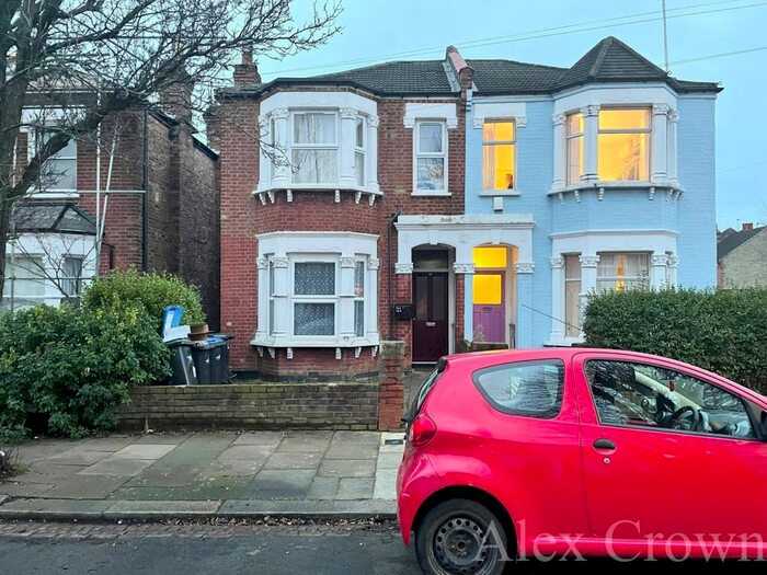 2 Bedroom Flat To Rent In Westbury Road, London N11