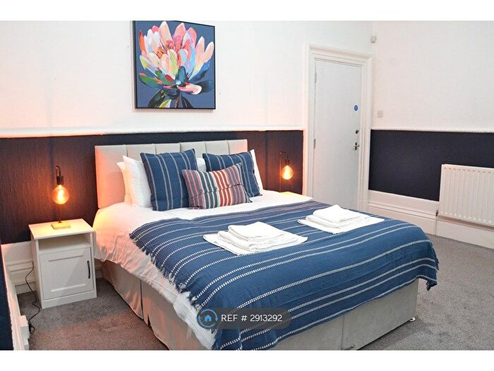 8 Bedroom Semi Detached House To Rent In Chester Square, Ashton-Under-Lyne, OL6