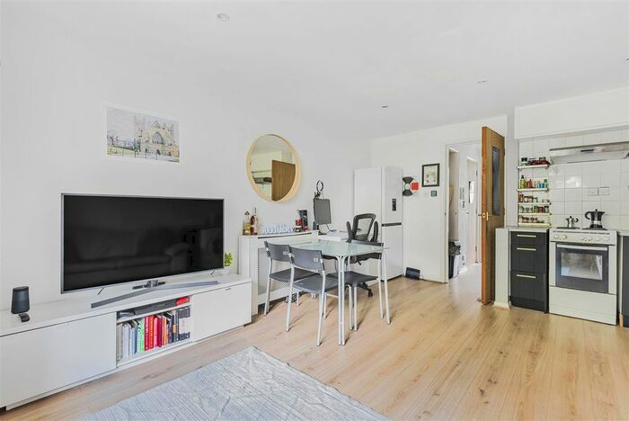 1 Bedroom Flat To Rent In Henley Drive, London, SE1