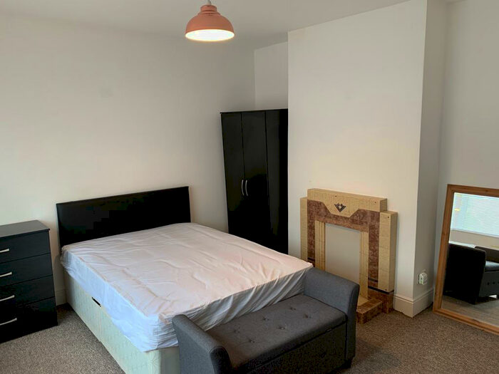 5 Bedroom Terraced House To Rent In Baileys Road, Southsea, Hampshire, PO5