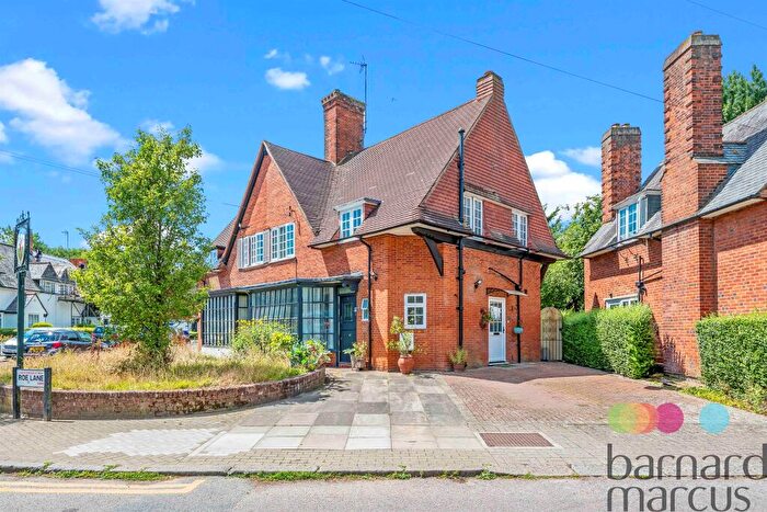 4 Bedroom Semi-Detached House For Sale In Goldsmith Lane, London, NW9