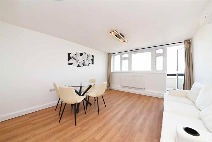2 Bedroom Flat For Sale In Prospect Ring, East Finchley, N2