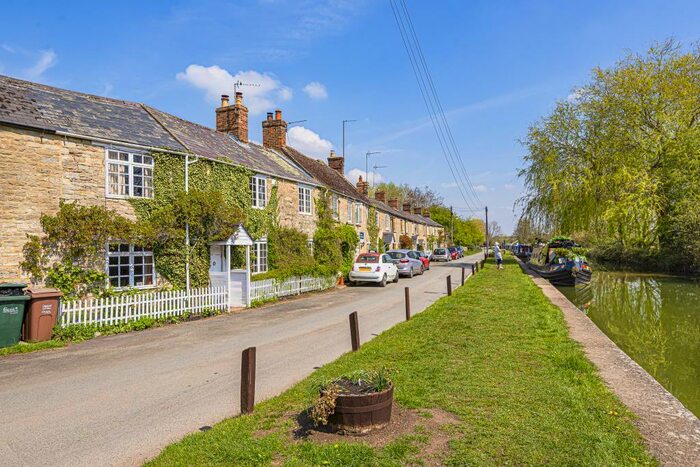 3 Bedroom End Of Terrace House To Rent In Thrupp, Oxfordshire, OX5
