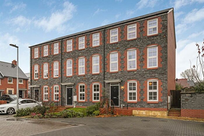 4 Bedroom End Of Terrace House For Sale In Champion Road, Bristol, BS30