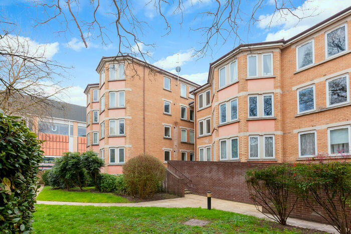 2 Bedroom Apartment To Rent In Paradise Square, Oxford, OX1