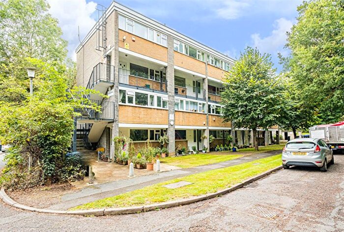 2 Bedroom Flat For Sale In Link Way, Denham Green, UB9