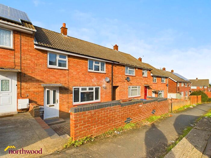3 Bedroom Terraced House To Rent In Mold Crescent, Banbury, OX16