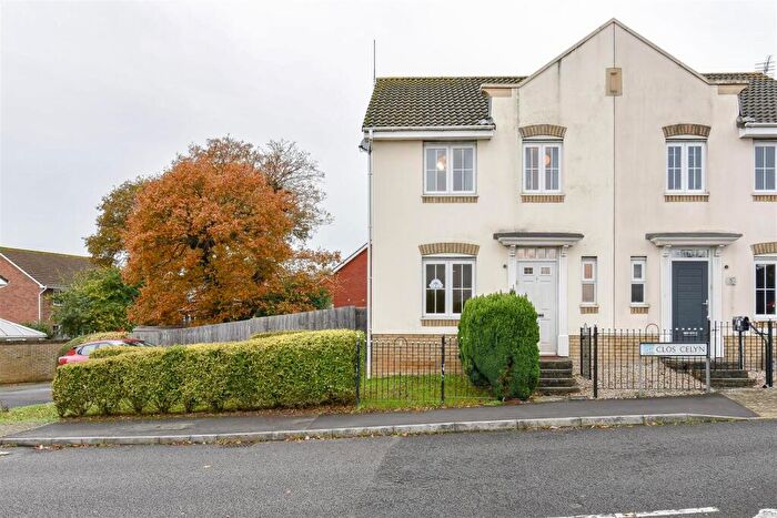 3 Bedroom Semi Detached House For Sale In Clos Celyn, Barry, CF63