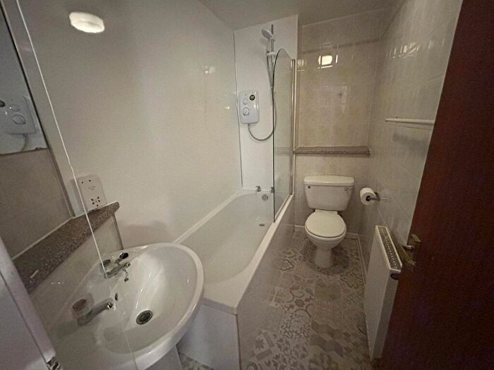 2 Bedroom Flat To Rent In Abbey Lane, Abbeyhill, Edinburgh, EH8