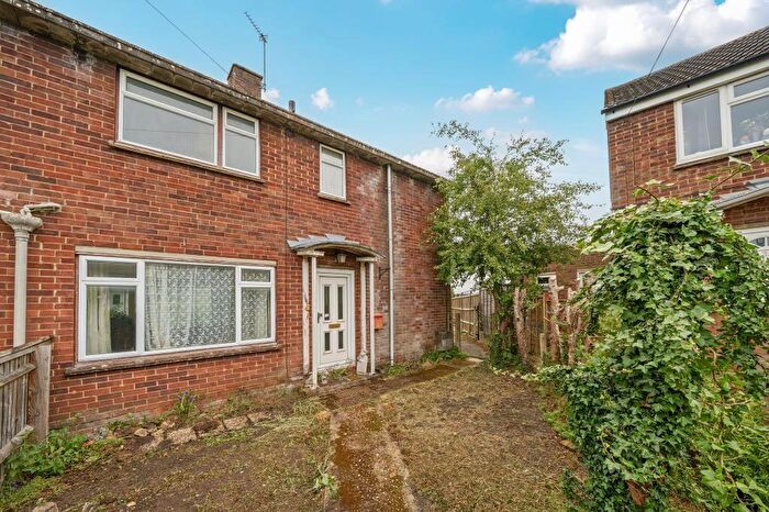 2 Bedroom End Of Terrace House For Sale In Kings Close, Thame, Oxfordshire, OX9