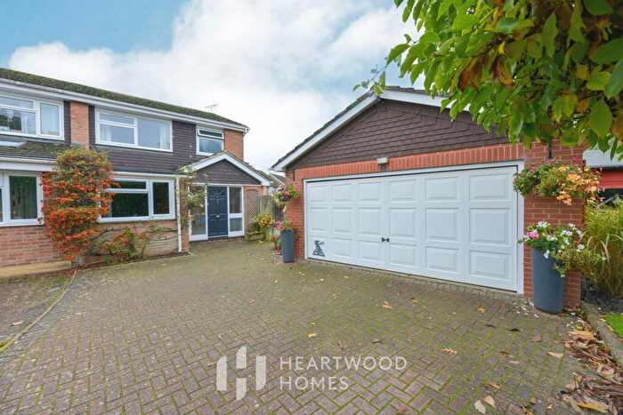 3 Bedroom Semi Detached House For Sale In Lyndon Mead, Sandridge, St. Albans, AL4