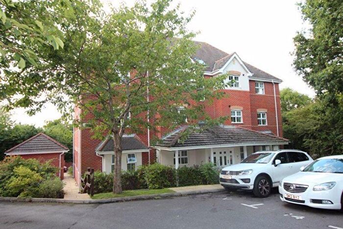 2 Bedroom Flat To Rent In Hiltingbury House, Little Foxes Drive, Park Gate, SO31