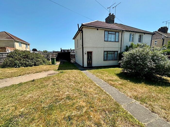 3 Bedroom Semi Detached House For Sale In Hollis Place, Grays, RM17
