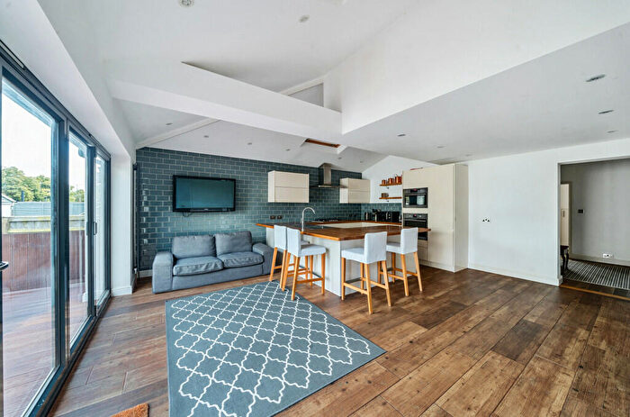 4 Bedroom Semi-Detached House For Sale In Henley Road, Sandford-on-Thames, Oxford, OX4