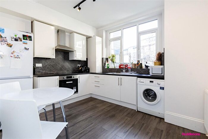 3 Bedroom Flat To Rent In Chalton Street, London, NW1